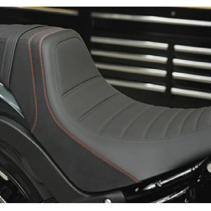 スイッチバックシート-レッドステッチ